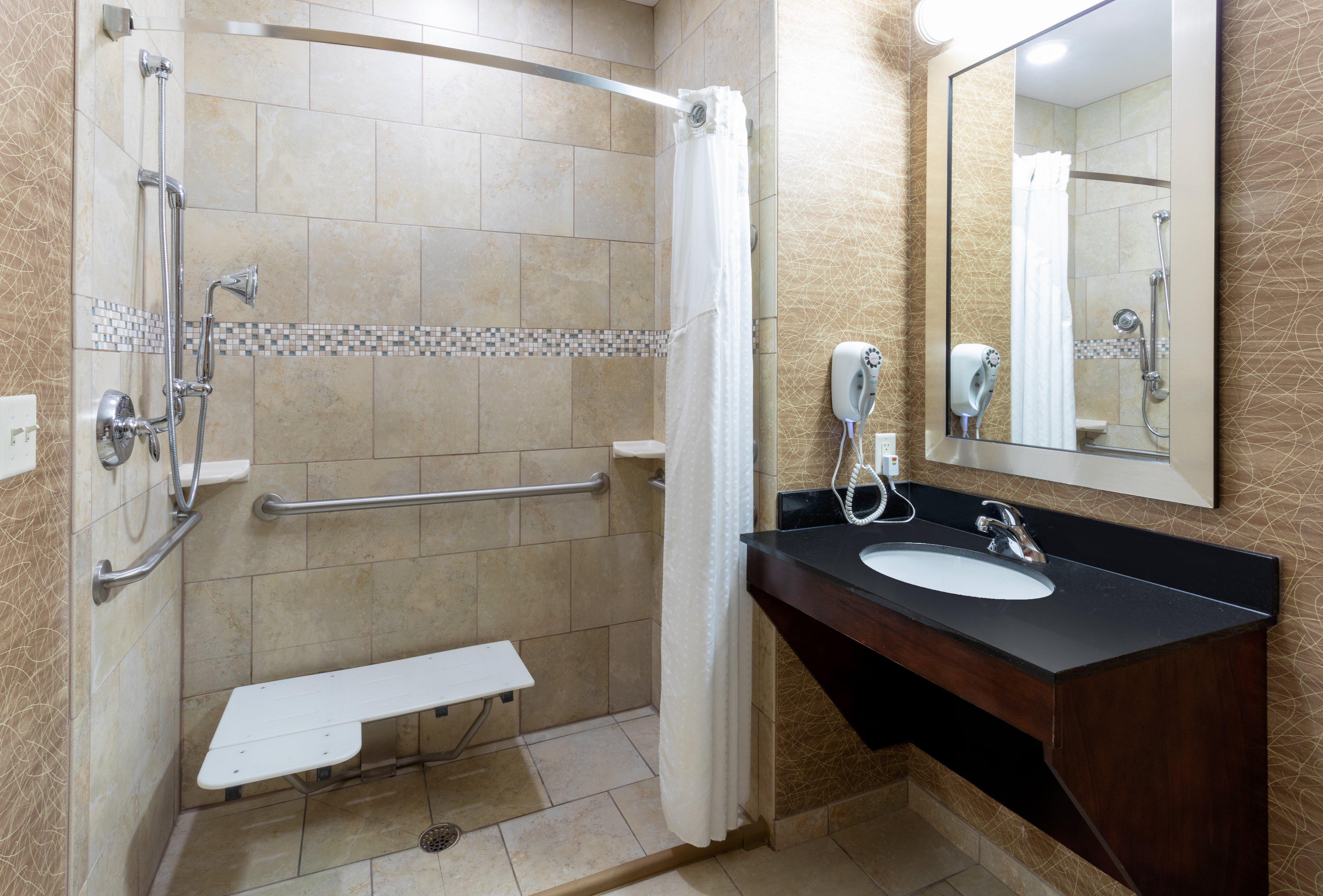 Holiday Inn Express And Suites Rochester West-Medical Center By Ihg Exterior photo